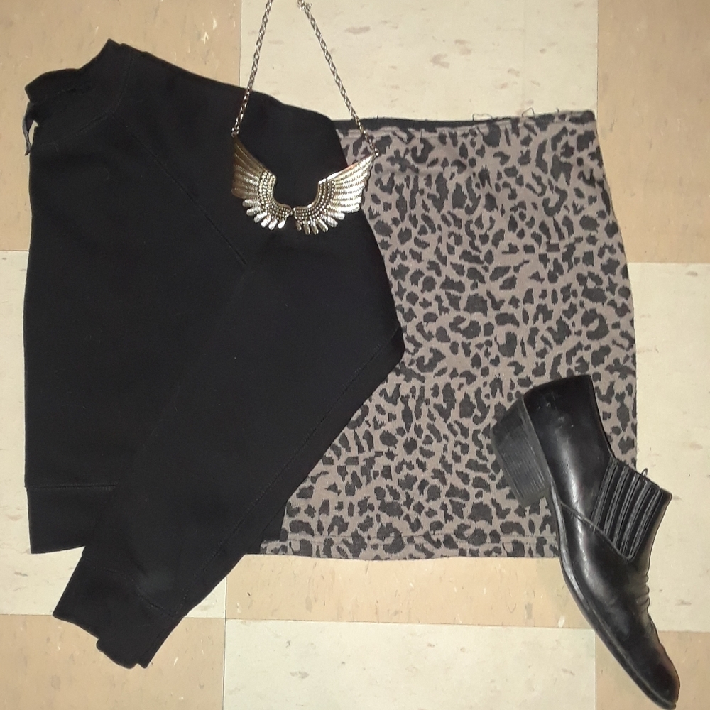 Leopard print mini skirt